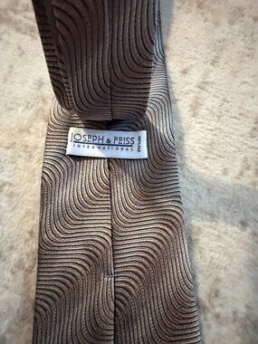 Joseph & Feiss Tie – Silver Taupe Wave Textured Pattern – 4" Width